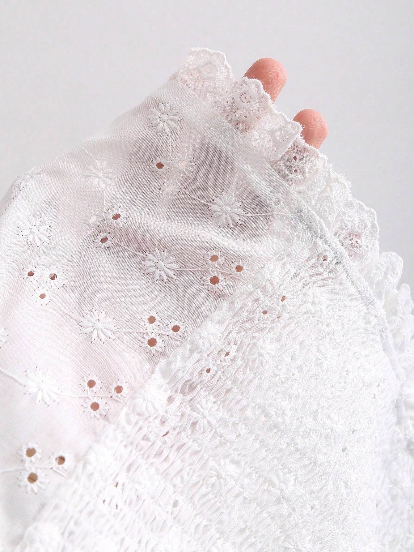 HW1046 New Fashion Sexy Lace Trim Sweet Flattering Dual-Wear Blouse Top