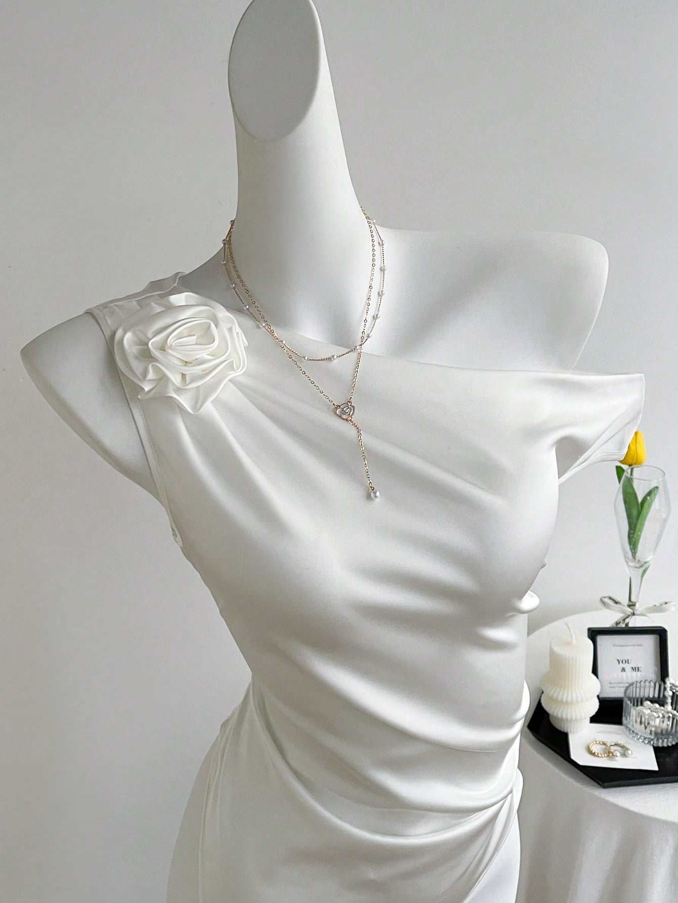 HW3482 3D Floral Oblique Collar Sleeveless Slim Fit Blouse