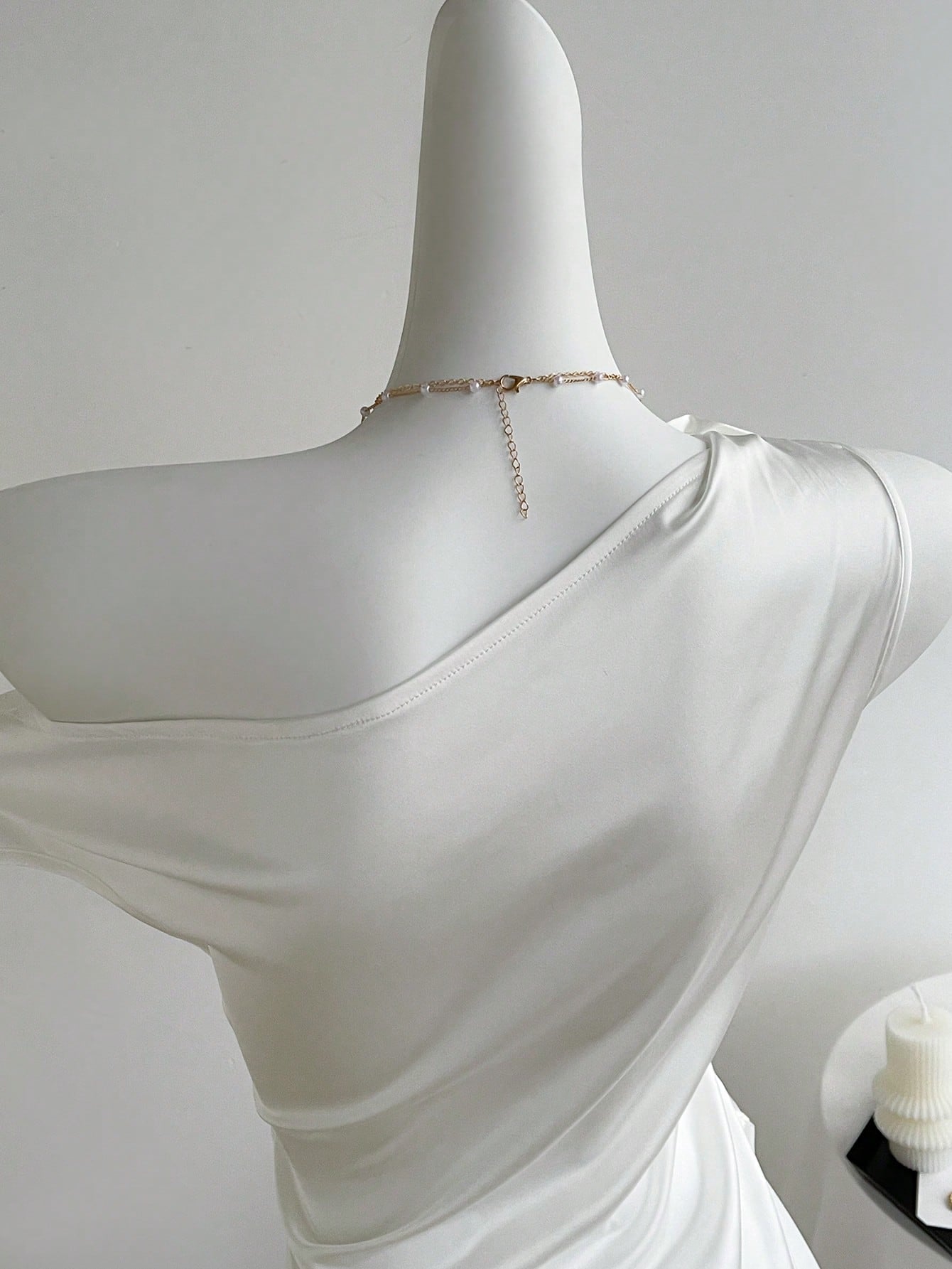 HW3482 3D Floral Oblique Collar Sleeveless Slim Fit Blouse