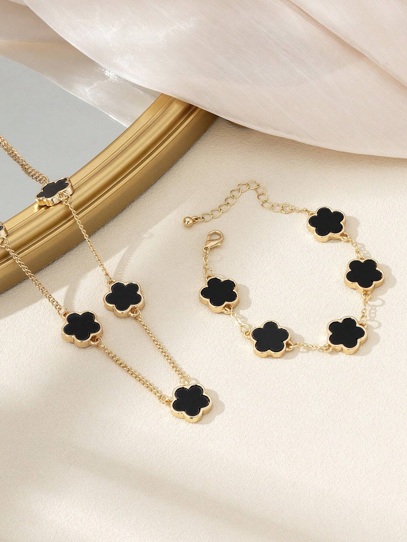 WZ0004	1pc Sweet And Elegant Lucky Clover Pendant Necklace And Bracelet Set For Women Valentines
