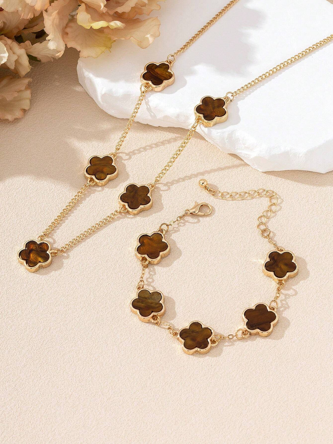 WZ0004	1pc Sweet And Elegant Lucky Clover Pendant Necklace And Bracelet Set For Women Valentines