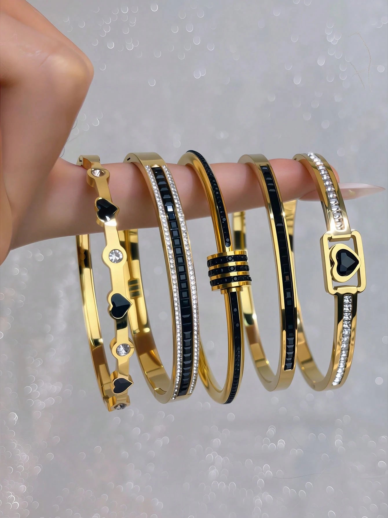 WZ0020	Gold Black Playful And Fashionable Stainless Steel Bracelet With Diamonds, Suitable For The Holiday Girlfriend Full Of Ritual