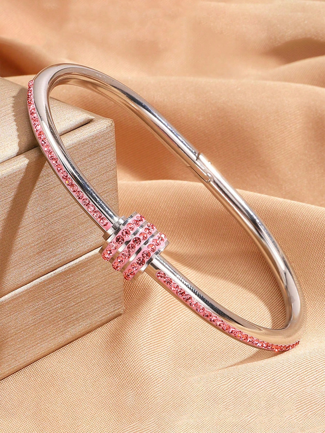 WZ0018	Sliver Pink Playful And Fashionable Stainless Steel Bracelet With Diamonds, Suitable For The Holiday Girlfriend Full Of Ritual