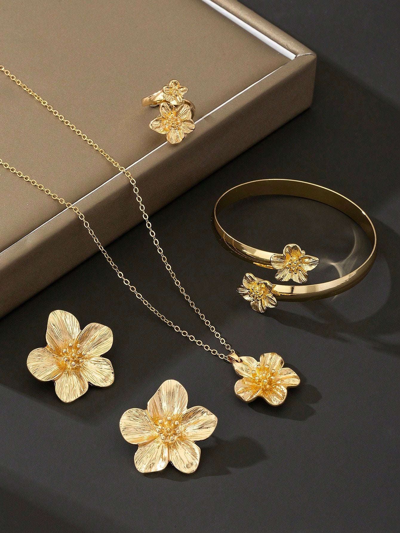 WZ0001	1 Set Elegant Golden Floral Bracelet, 1 Ring, 1 Necklace, 1 Pair Earrings Ladies Jewelry Set, Vacation Style Gift, Couples Gift (No Gift Box)