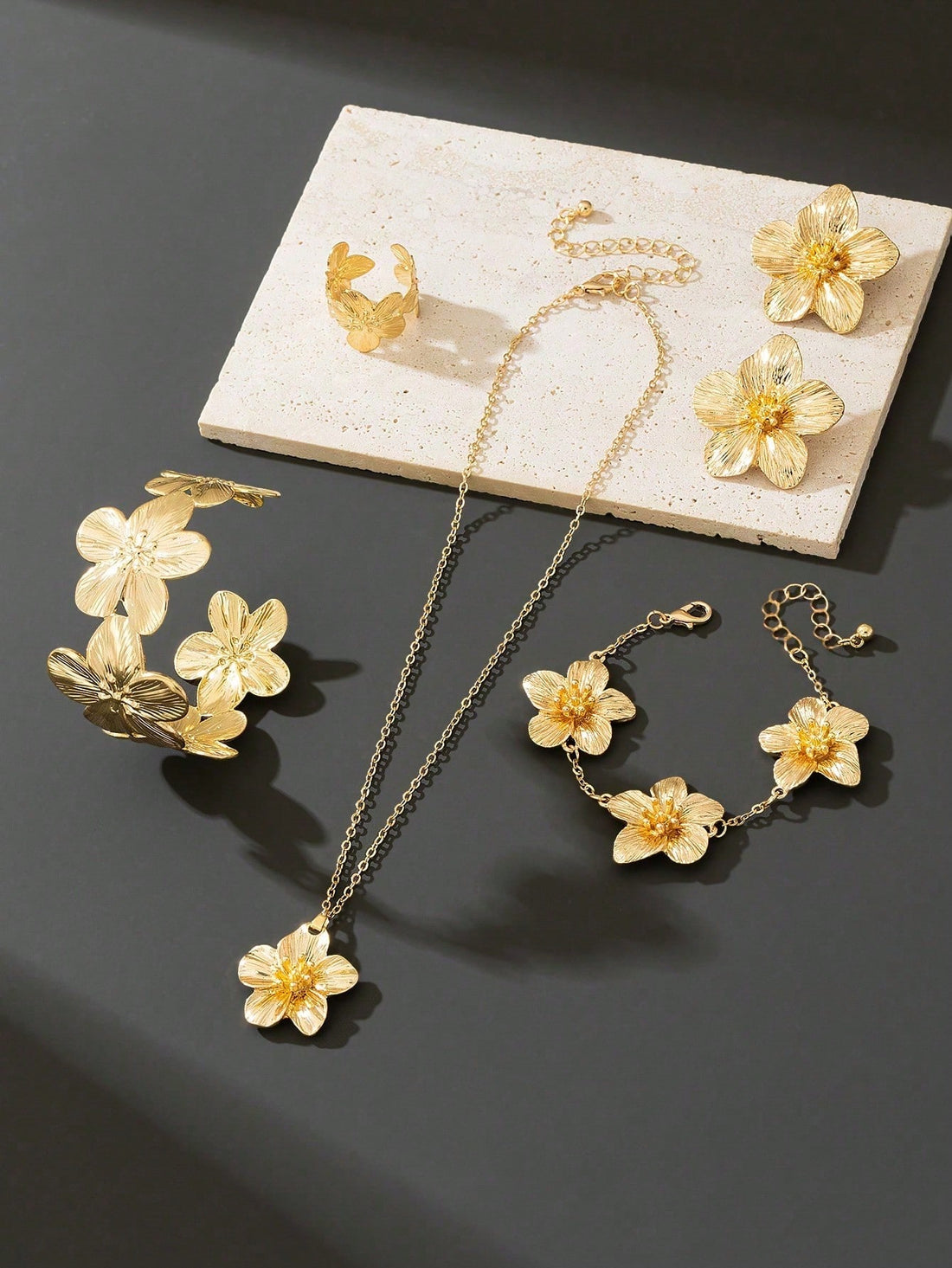 WZ0003	Summer Vacation Elegant Floral 5-Petal Pendant Necklace, 1 Pair Earrings, 1 Necklace, 1 Bracelet, 1 Ring Set - Suitable For Weddings, Engagements, Dates, Parties, Fashionable Women Jewelry Gift For Couples