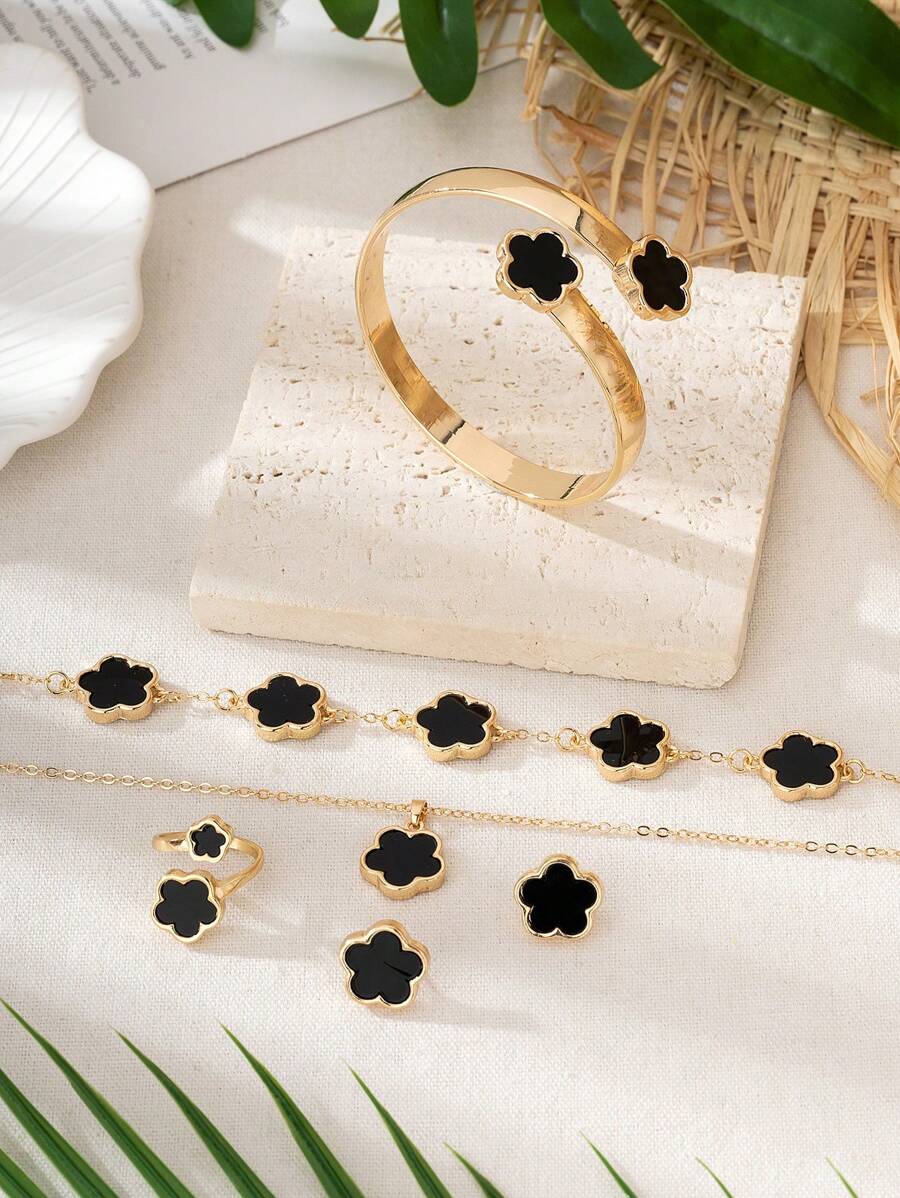 1 Set Jewelry For Women Includes 1 Necklace With Clover Pendant, 1 Bracelet, 1 Pair Of Earrings, 1 Ring, 1 Bangle